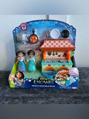 NIB Disney Encanto Mirabel & Julieta Step & Stir Set